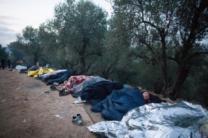 Hundreds of refugees sleep overland in the queue / copyright: Salinia Stroux