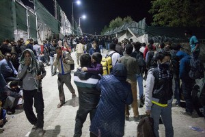 Refugees are escaping the tear gas in Moria / copyright: Salinia Stroux